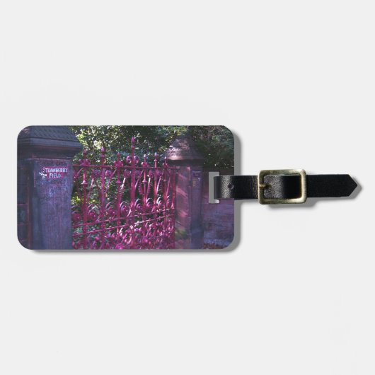 いちごへのゲートはリヴァプールの守備につきます ラゲッジタグ (正面横)