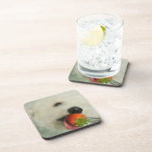 いちごを食べているBichon Friseのクローズアップ コースター (右側)