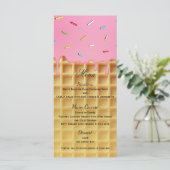 いちごアイスクリームワッフルのコーン誕生日メニュー メニュー (スタンド正面)