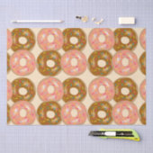 いちご及びチョコレートによって曇らされるドーナツ 薄葉紙 (クラフト)