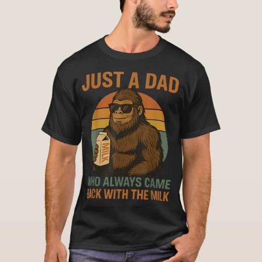 いつも牛乳を忘れずに買ってきてくれるただの父さん Tシャツ (正面)