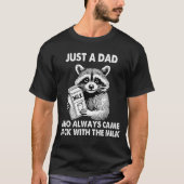 いつも牛乳を買って帰ってくるただのお父さん Tシャツ (正面)