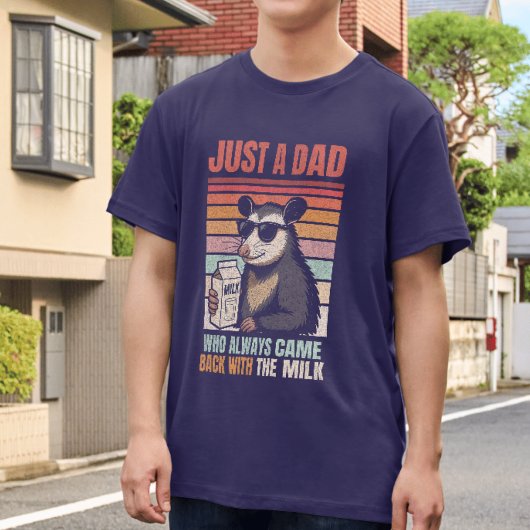 いつも牛乳を買って帰ってくるただのオヤジ Tシャツ