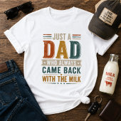 いつも牛乳を買って帰ってくるただのパパ Tシャツ