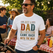 いつも牛乳を買って帰ってくるただのパパ Tシャツ