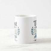 いつも神のタイミングを信じて信仰の格言 コーヒーマグカップ (中央)