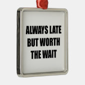 いつも遅いが待つ価値がある メタルオーナメント (右)