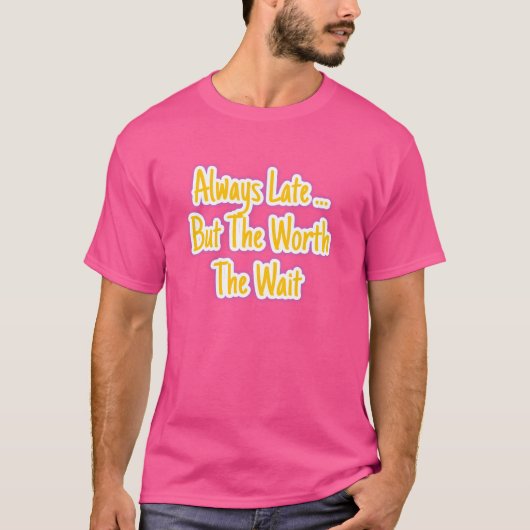 いつも遅れてやってくる 待ち甲斐があるからいい Tシャツ (正面)
