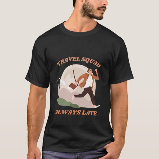 いつも遅刻のトラベル・スカッド面白い皮肉 Tシャツ (正面)