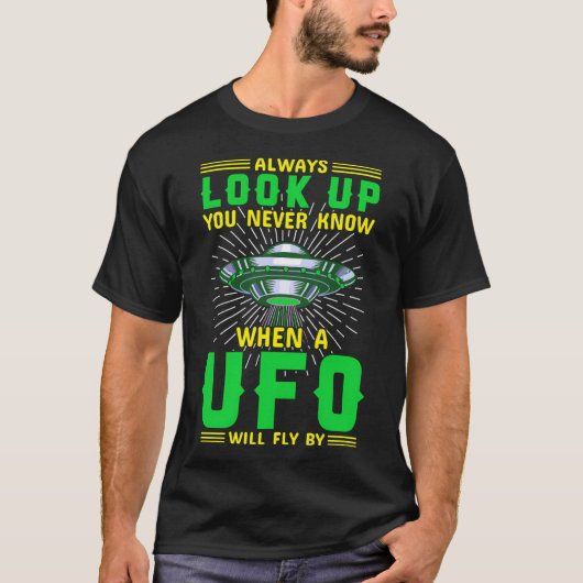 いつUfoが飛ぶのか分からない時はいつも見上げる Tシャツ (正面)