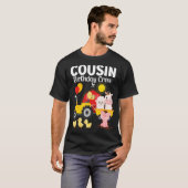 いとこの誕生日クルートラクター納屋周囲の庭ファーム動物 Tシャツ (正面フル)