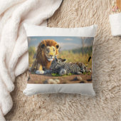 いのちの輪：野生のライオンの饗宴 クッション (ブランケット)