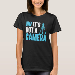 いやカメラ測量士の検視官のカルトじゃない Tシャツ