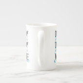 いるところ家族の叙情詩的な歌のおもしろいなお父さん指 ボーンチャイナマグカップ (裏面)