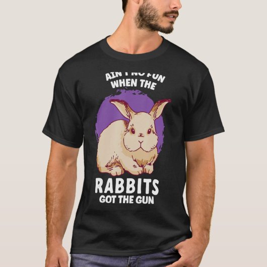 うさぎが銃を飛び回る得とおもしろいは無い Tシャツ (正面)