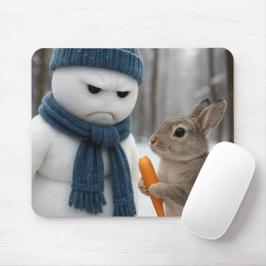 うさぎと険しい顔の雪だるま マウスパッド (マウス)