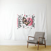 うさぎのシャツ。ウサギを愛する女の子 タペストリー (インサイチュ(横))