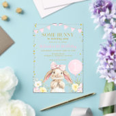 うさぎのピンクの水彩画と野の花のお誕生日お祝い アクリル招待状 (インサイチュ (ウェディング))