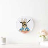 うさぎのピーターが鉢に入って座っている ラウンド壁時計 (ホーム)