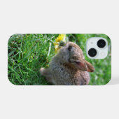 うさぎの赤ちゃんとタンポポのiPhone / iPadケース iPhone 15ケース (裏面横)