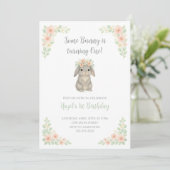 うさぎの1歳の誕生日におすすめの招待状「Some Bunny is turning One Birt 招待状 (スタンド正面)