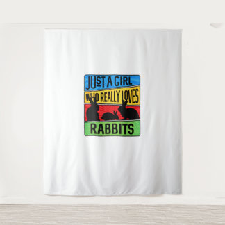 うさぎを本当に愛している女の子 タペストリー