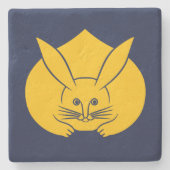 うさぎ日本の家紋うさぎ黄色ブルーオリエンタル ストーンコースター (正面)