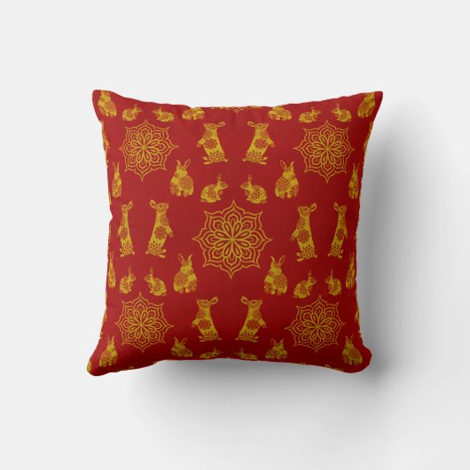 うさぎ赤と金ゴールド曼荼羅模様の年 クッション (裏面)