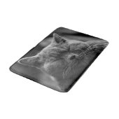 うたた寝の灰色猫の頭部の打撃 バスマット (アングル)