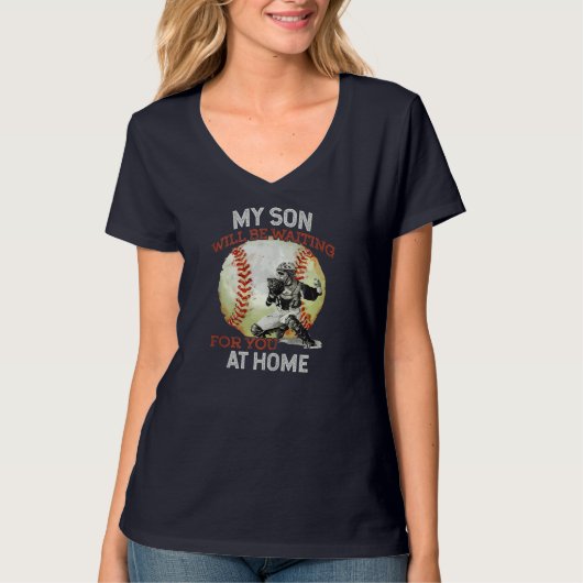 うちの息子が家の野球猫であなたを待ってるわ Tシャツ (正面)