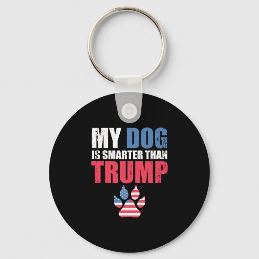 うちの犬はあなたのトランプ大統領より賢い面白いデザイン キーホルダー (正面)