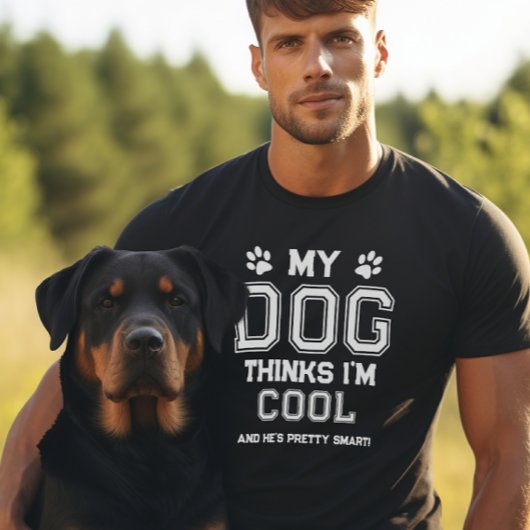 うちの犬は僕のことをカッコいいと思っている Tシャツ