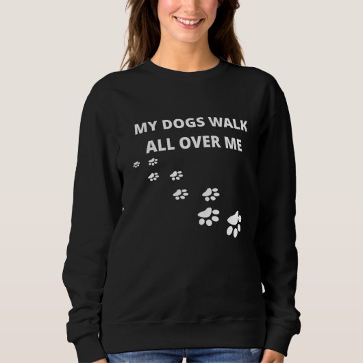 うちの犬は私の周りを歩き回る スウェットシャツ (正面)