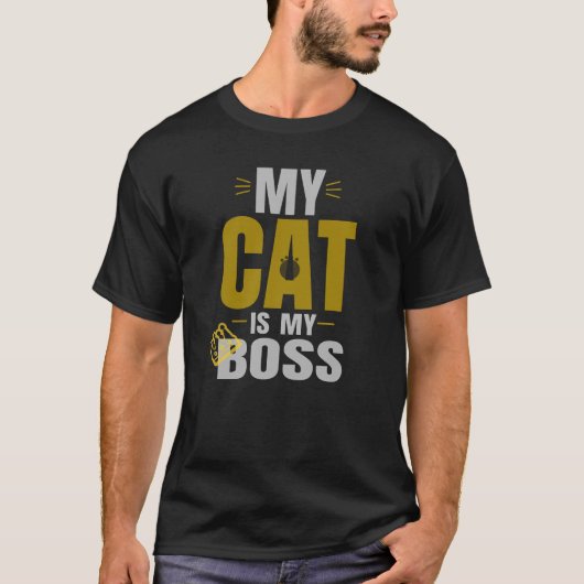 うちの猫はボスです 面白い猫好きタイポグラフィーデザイン Tシャツ (正面)