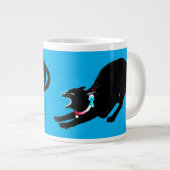 うなり声を上げる黒日本の猫 ジャンボコーヒーマグカップ (正面右)