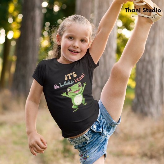 うるう年かわいいハッピーカエルモダンヴィンテージタイポグラフ Tシャツ