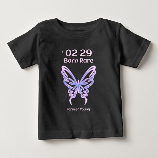 うるう年の女生まれの子は永遠に若い ベビーTシャツ (正面)