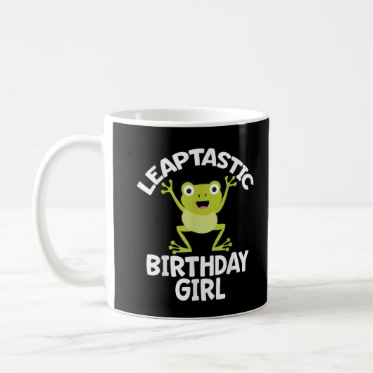 うるう年の誕生日おめでとう 面白い駄洒落 コーヒーマグカップ (左)
