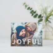 うれしそうなクリスマスの都市レタリングのホリデーカード ポストカード (スタンド正面)