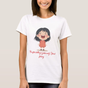 うれしそうなチビ(小さくかわいく書いた感じ)の女の子の笑い Tシャツ