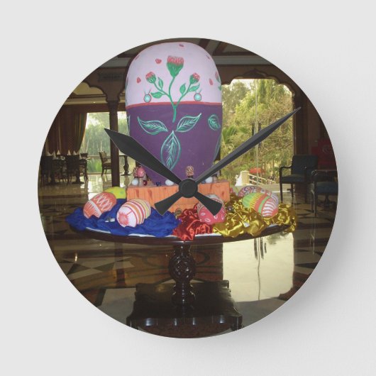 うれしそうなフェスティバルスプリングタイムイースターカラフルエッグアート ラウンド壁時計 (正面)