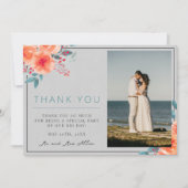 うれしそうなフローラオレンジとティール(緑がかった色)ブライト サンキューカード (正面)