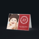 うれしそうな赤と白の休日の誕生のお知らせ シーズンカード<br><div class="desc">かわいい休日の写真カードベビーの初めてのクリスマス。このフェスティバル赤と白誕生の発表はかわいらし、おもしろいレタリングの中に「喜び」と書いう言葉が入った白いリースが含まれている。以下のカスタマイズ文字は、お客様のベビーの名前、誕生詳細、および家族の署名を含む。新し離れい追加の写真をお気に入りの追加する。</div>