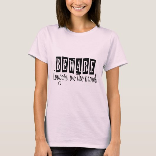 うろつきのワイシャツのクーガーを用心して下さい Tシャツ (正面)