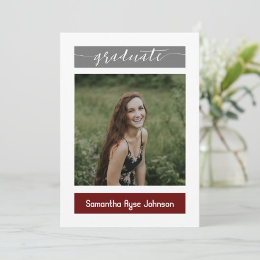 えんじのモダン ブロック 3 枚の写真を使った卒業のお知らせ 招待状 (スタンド正面)