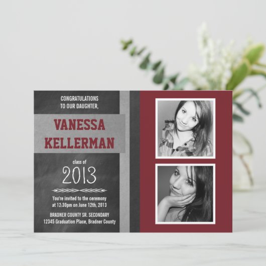 えんじ色および灰色2の写真の黒板の卒業 招待状 (スタンド正面)