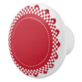 えんじ色のおよび白によって市松模様にされる帆立貝 セラミックノブ (右)