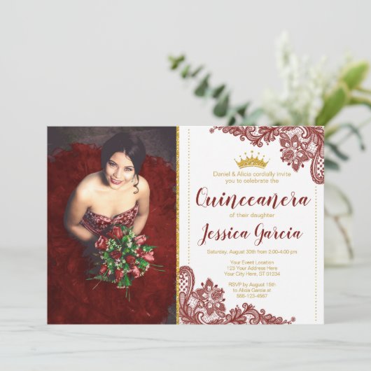 えんじ色のレース及びグリッターの金ゴールドのプリンセスQuinceañera 招待状 (スタンド正面)