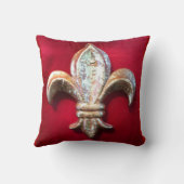 えんじ色の地面に対する金アヤメ クッション (裏面)