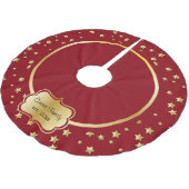 えんじ色の背景のメリークリスマスの金ゴールドの星 ブラッシュドポリエステルツリースカート (アングル)